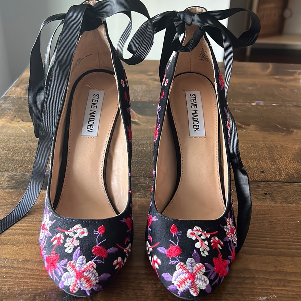 Steve Madden Black Lilly Embroidered Heel